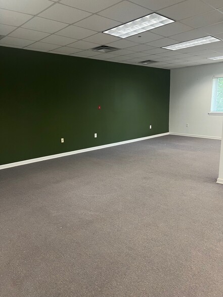 More Photos Of 225 E Pall Mall St, Winchester Flex For Sale