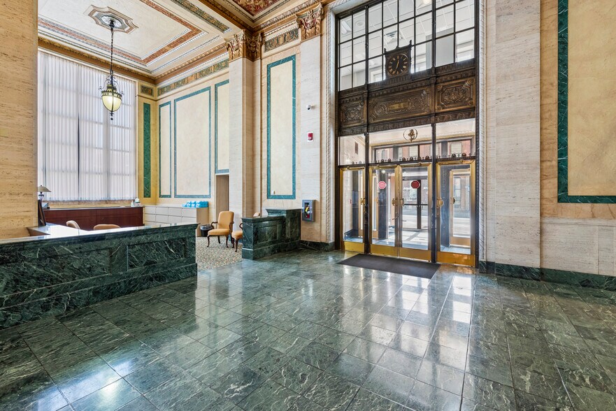 More Photos Of 226 2nd St SE, Cedar Rapids Office For Sale