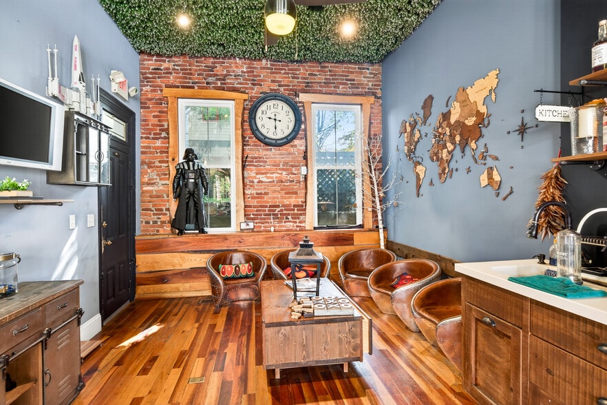 More Photos Of 27 S Main St, Phoenixville Storefront Retail Residential For Lease