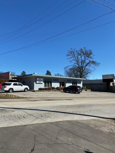 More Photos Of 822 N 4th St, Longview Medical For Sale