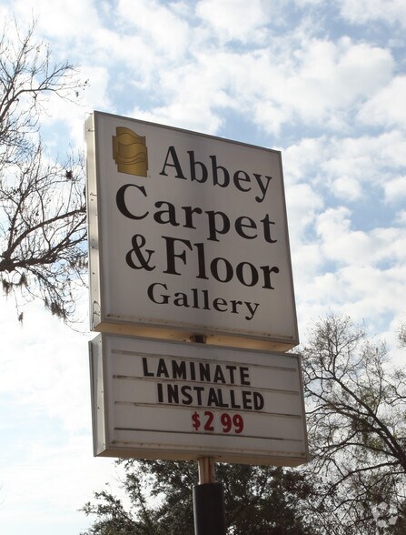 More Photos Of 8590 Philips Hwy, Jacksonville Freestanding For Lease