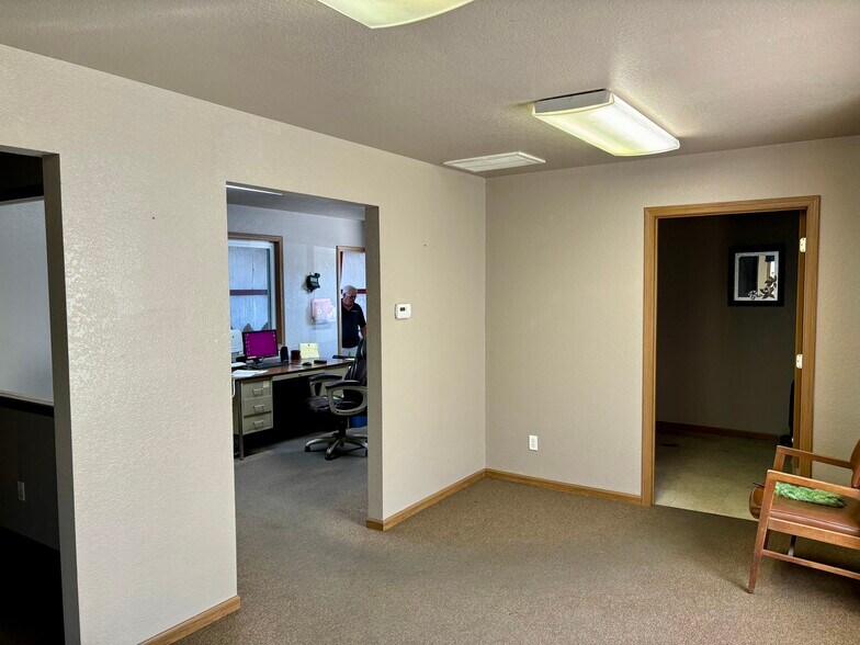 More Photos Of 825 New York Dr, Vandalia Storefront Retail Office For Sale
