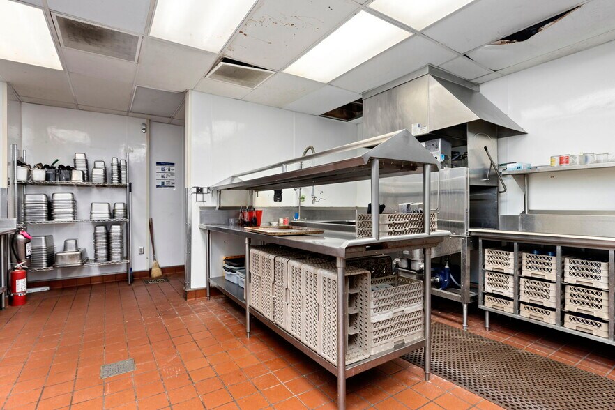 More Photos Of 250 Conicville Rd, Mount Jackson Hotel For Lease