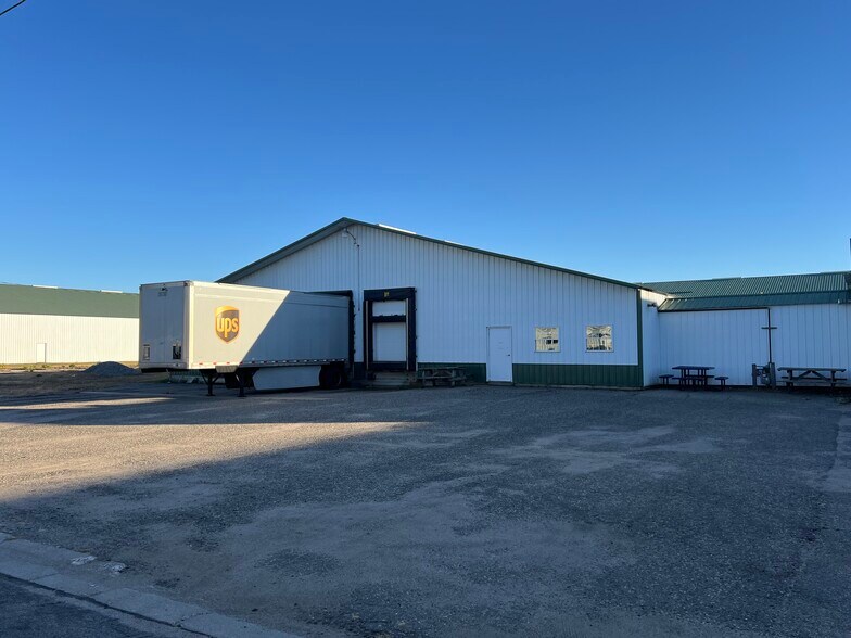 More Photos Of 480 Park Ave E, Eden Valley Warehouse For Sale