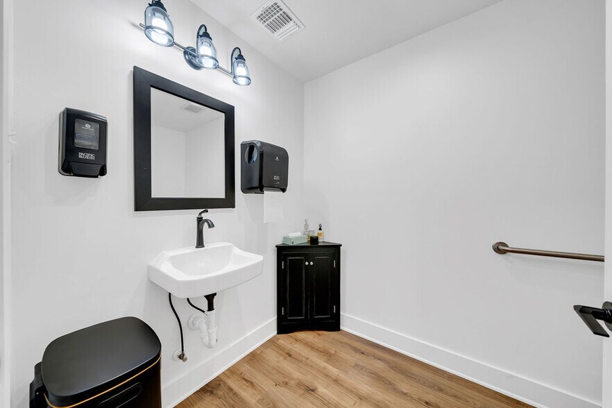 More Photos Of 117 Commerce Ave, Boerne Office For Sale