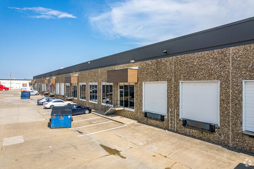 More Photos Of 3276-3284 Quebec St, Dallas Unknown For Lease