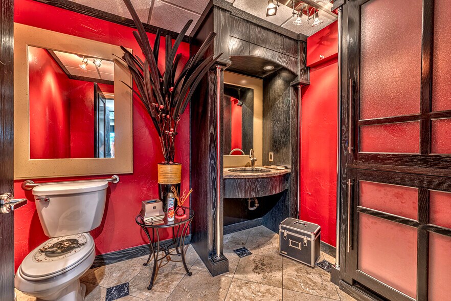 More Photos Of 921 N Lahoma Ave, Norman Light Manufacturing For Sale