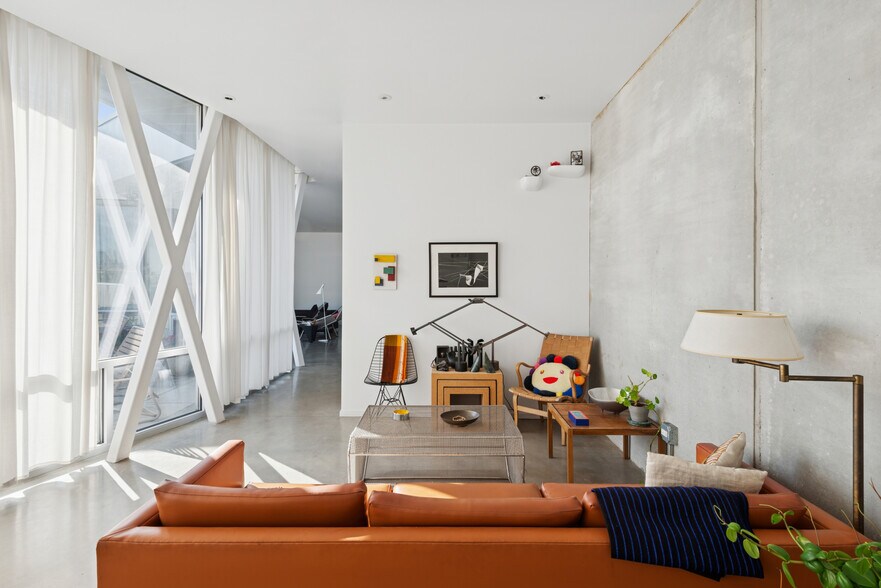 More Photos Of 2058 W Grand Ave, Chicago Loft Creative Space For Sale