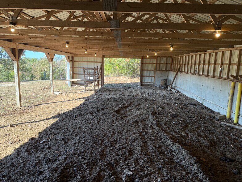 More Photos Of 4245 Highway EE, Owensville Flex For Lease