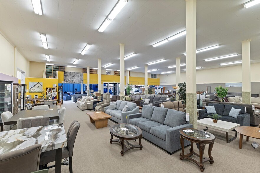More Photos Of 301 Main Ave, Tillamook General Retail For Sale
