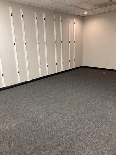 More Photos Of 6677 Rookin St, Houston Storefront Retail Office For Lease