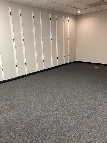 More Photos Of 6677 Rookin St, Houston Storefront Retail Office For Lease