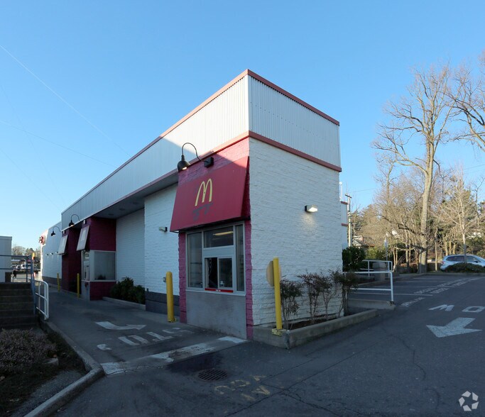 More Photos Of 1149 Esquimalt Rd, Esquimalt Storefront For Lease