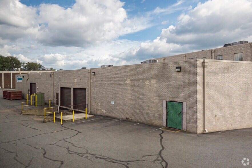 More Photos Of 5261-5263 Port Royal Rd, Springfield Flex For Lease