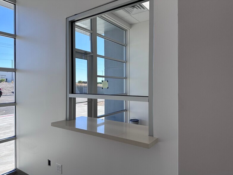 More Photos Of 19926 Kraus Lp, Laredo Distribution For Sale