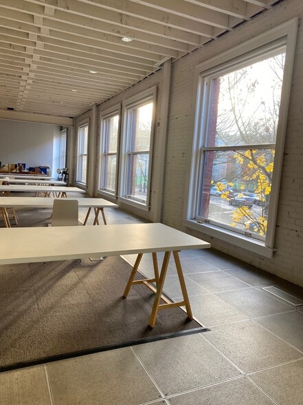 More Photos Of 1532 SW Morrison St, Portland Office For Sale