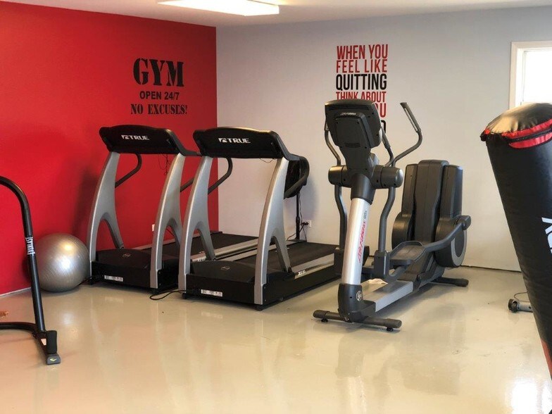 More Photos Of 3813 Illinois Ave, St Charles Office For Sale