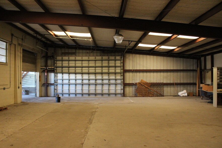 More Photos Of 301 W 44th St, Corpus Christi Manufacturing For Sale