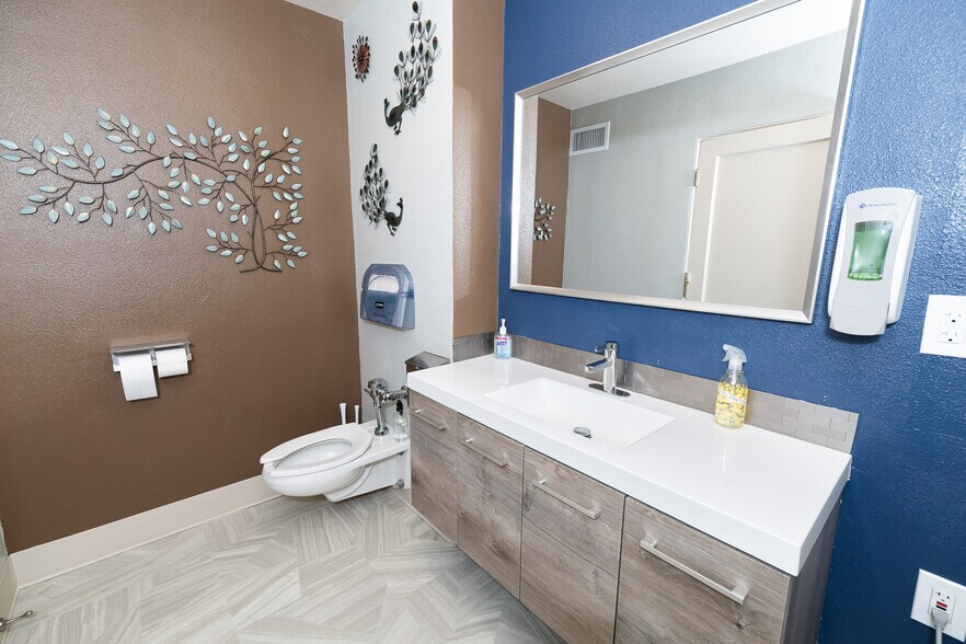 More Photos Of 8414 SW Barbur Blvd, Portland Office For Lease