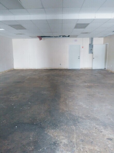 More Photos Of 2960 S Cleveland Ave, Fort Myers Unknown For Lease
