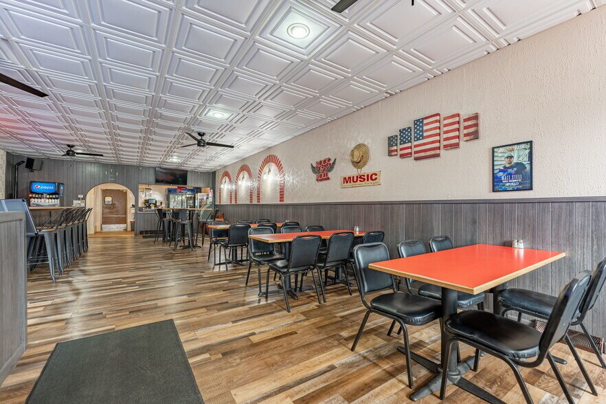 More Photos Of 132 N State St, Belvidere Restaurant For Sale