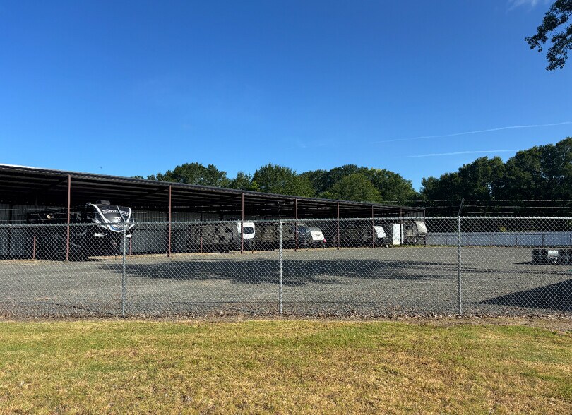 Primary Photo Of 504 Louise st, Atlanta Self Storage For Sale