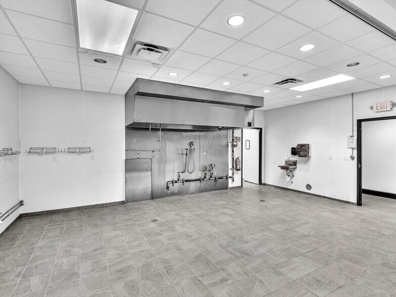 More Photos Of 2200 N University Dr, Sunrise Warehouse For Lease