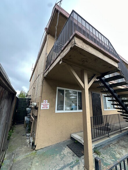 More Photos Of 2550 35th Ave, Oakland Apartments For Sale