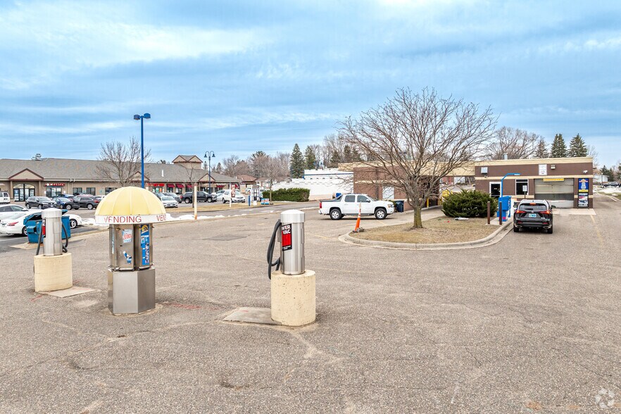 More Photos Of 955 W Broadway Ave, Forest Lake Freestanding For Lease