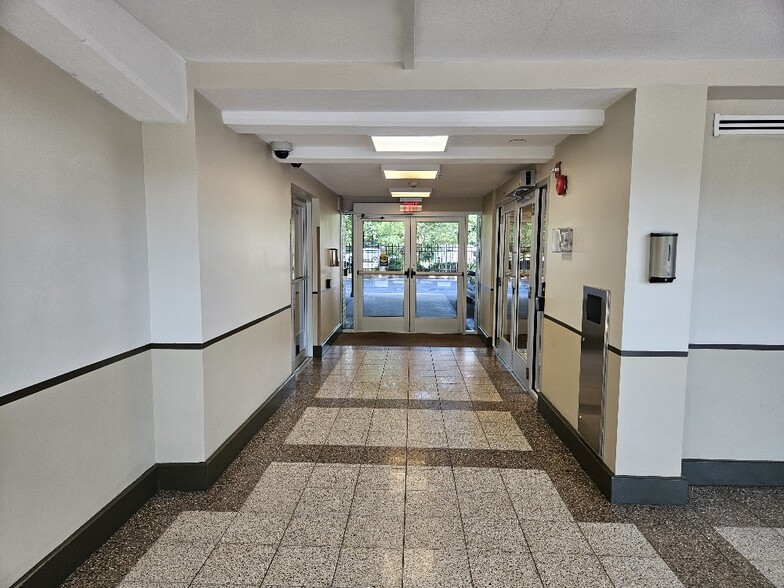 More Photos Of 4600 S Four Mile Run Dr, Arlington Apartments For Sale