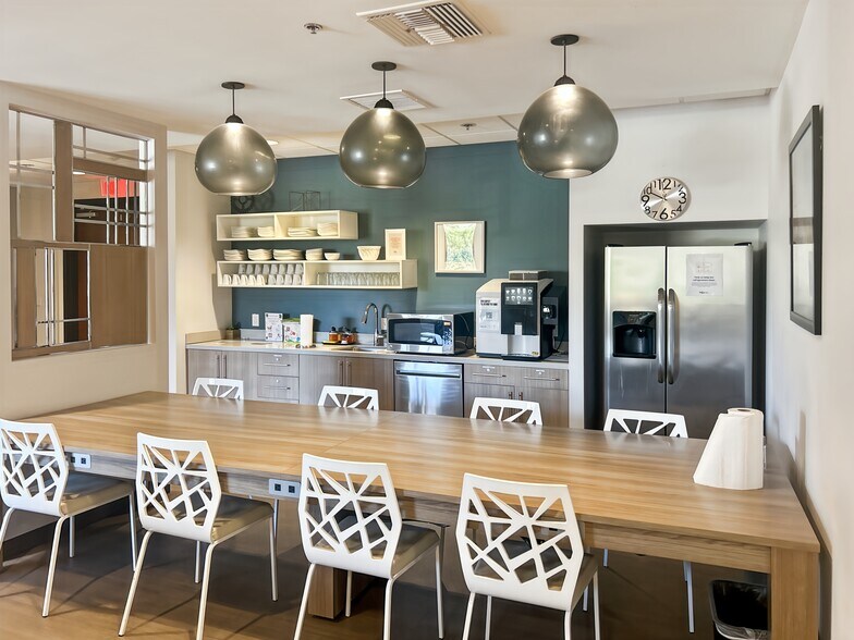 More Photos Of 440 Stevens Ave, Solana Beach Coworking Space