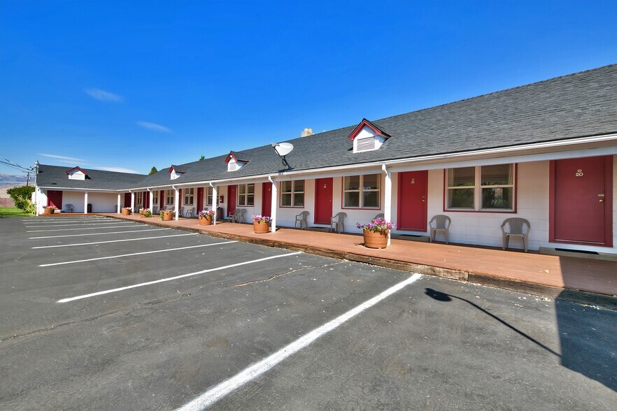 More Photos Of 310 Main St, Bridgeport Hotel For Sale