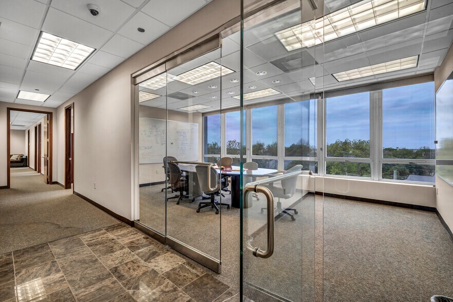 More Photos Of 205 E University Ave, Georgetown Office For Sale