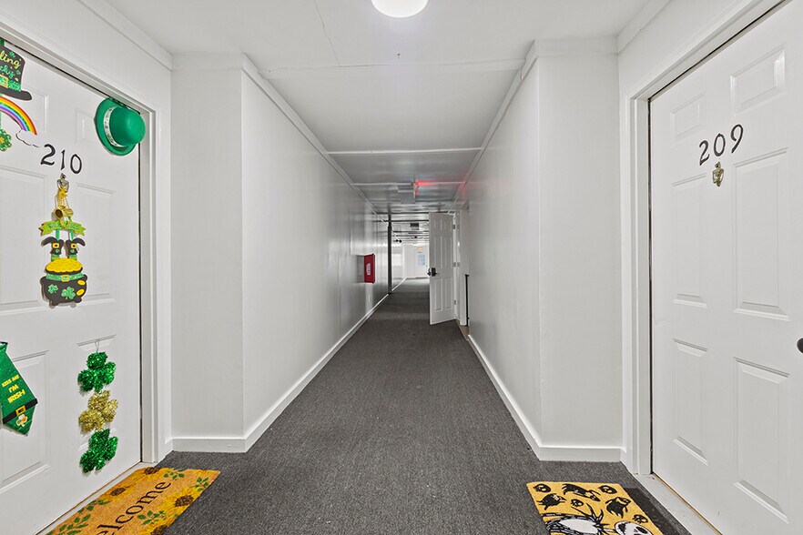 More Photos Of 170 Westwood Dr, Thomson Apartments For Sale