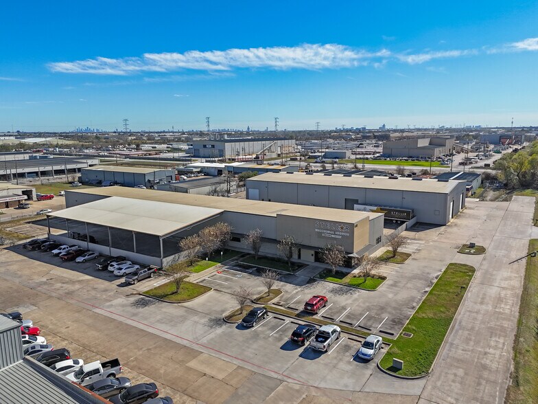 Primary Photo Of 6754-6758 Northwinds Dr, Houston Warehouse For Lease