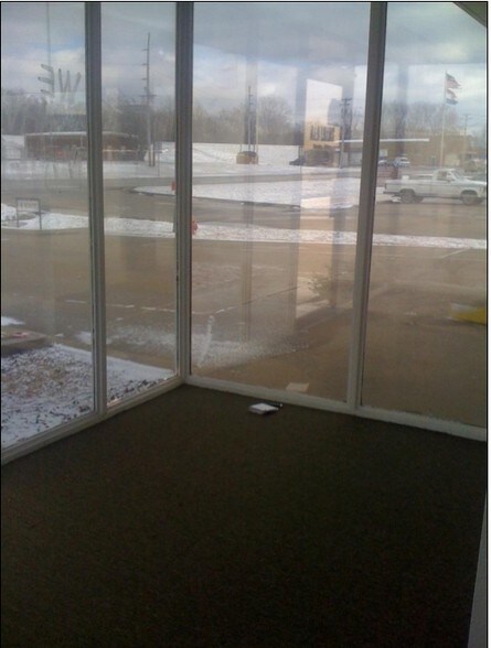 More Photos Of 913 Highway 84 W, Caruthersville Restaurant For Lease