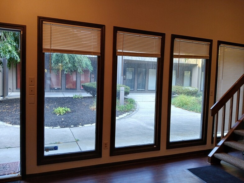 More Photos Of 1001 Eastwind Dr, Westerville Office For Lease