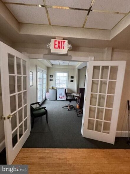 More Photos Of 7544 Holabird Ave, Dundalk Office For Sale