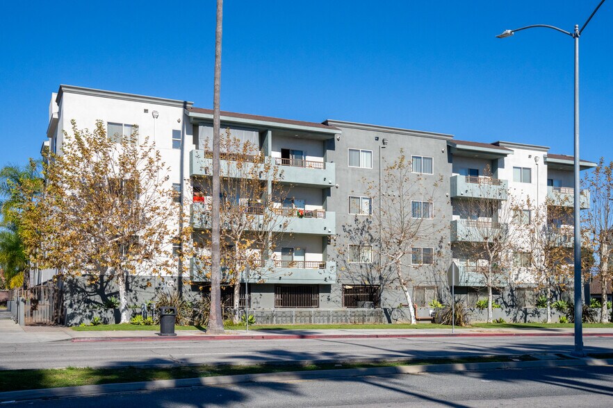 More Photos Of 7203 Rubio Ave, Lake Balboa Apartments For Sale