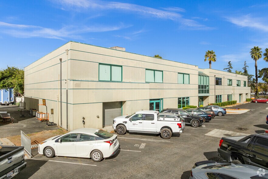 More Photos Of 1560 Berger Dr, San Jose Light Distribution For Lease