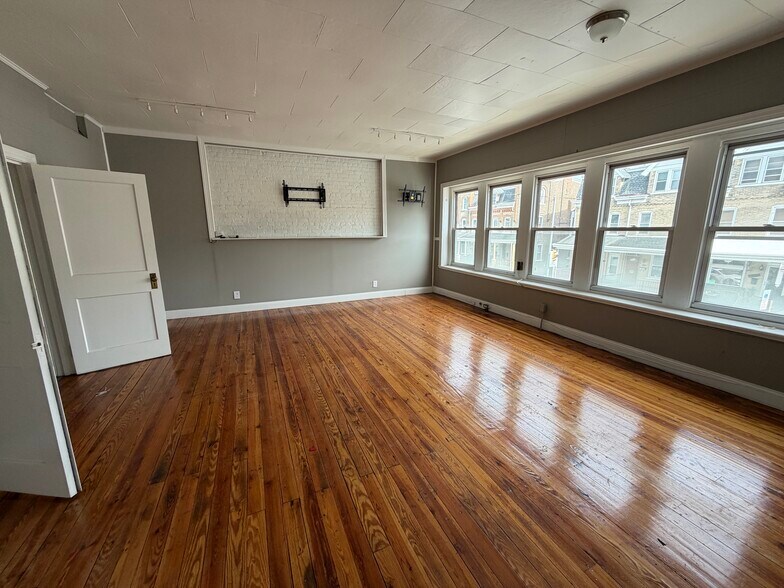 More Photos Of 921 W Washington St, Allentown Warehouse For Lease