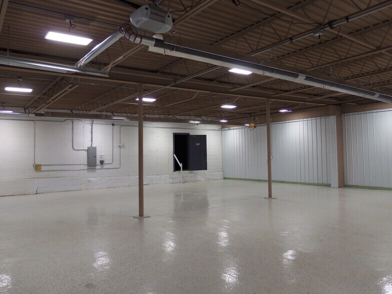 More Photos Of 45464 Woodward Ave, Pontiac Warehouse For Lease