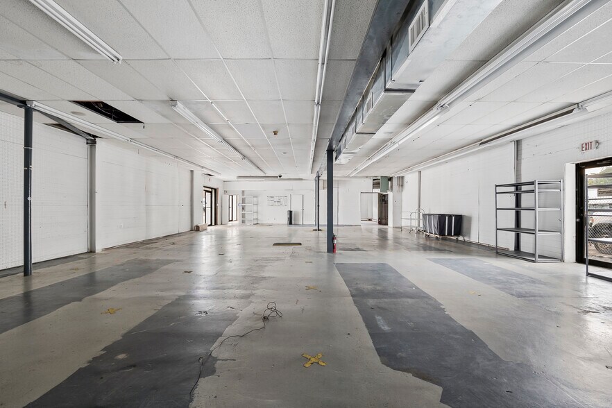 More Photos Of 189 Greenwood Ave, Midland Park Warehouse For Lease