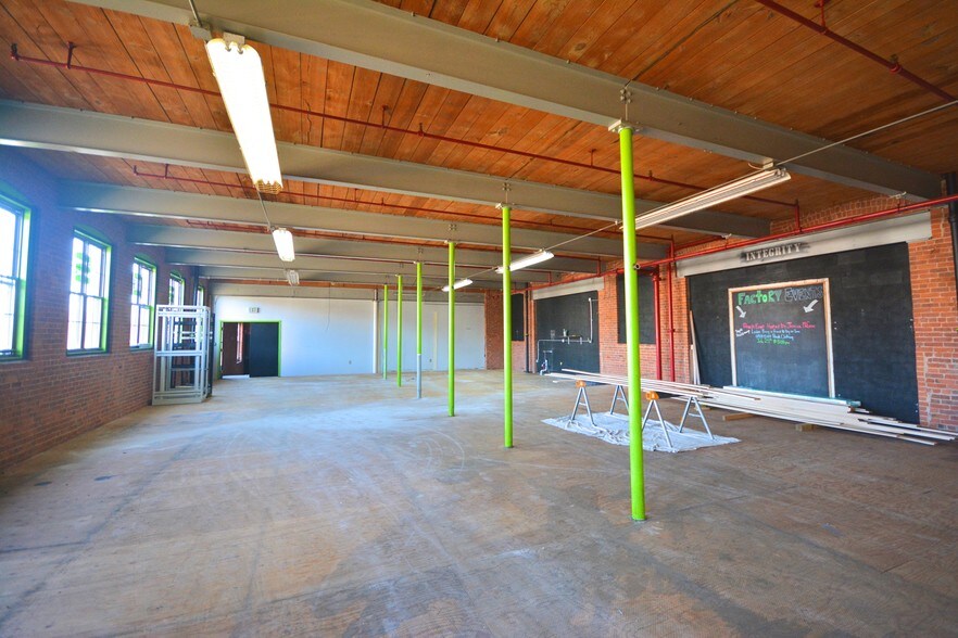 More Photos Of 1 Factory Sq, Southington Industrial For Lease