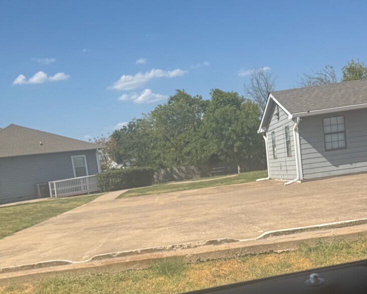 More Photos Of 113 Coad St, Fort Worth Office For Lease