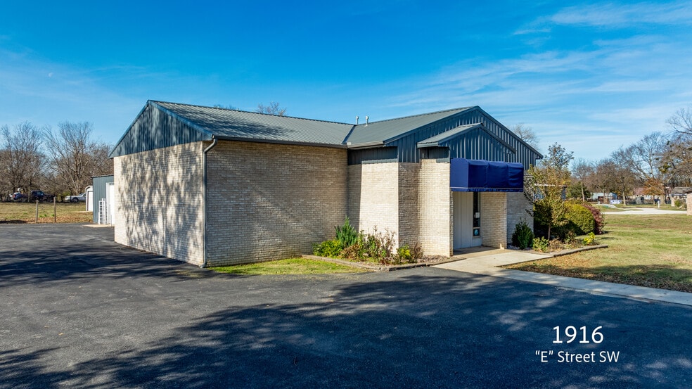 Primary Photo Of 1916 E St NW, Miami Medical For Sale