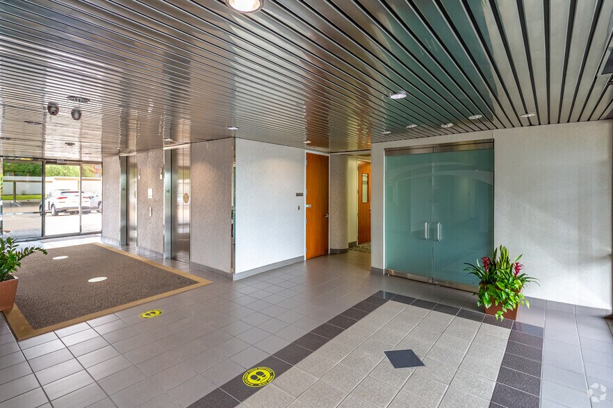 More Photos Of 1200 W Walnut Hill Ln, Irving Office For Lease