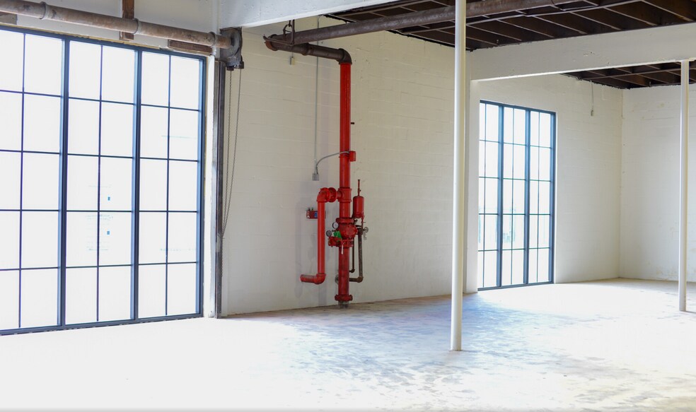 More Photos Of 80 NW 72nd St, Miami Storefront Retail Office For Lease