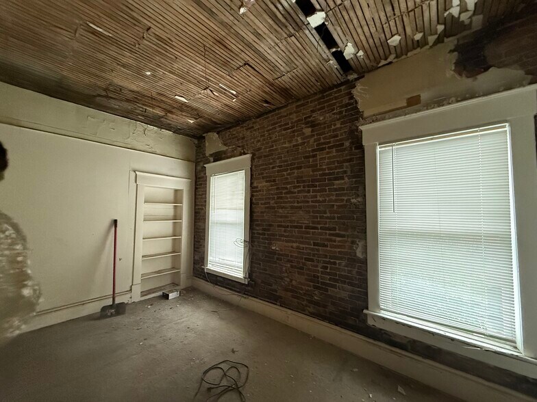 More Photos Of 715 State Ave NE, Massillon Flex For Lease