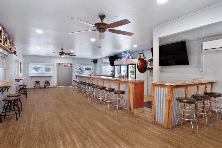 More Photos Of 979 Nicolaus ave, Nicolaus Bar For Sale